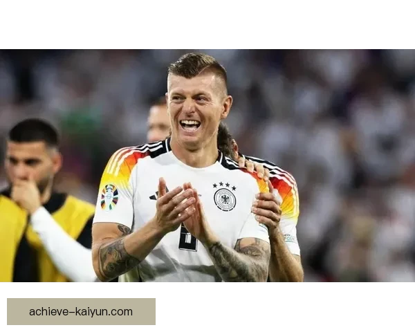 克罗斯在本赛季的球队贡献持续提升，展现出稳定的比赛状态与领导能力。